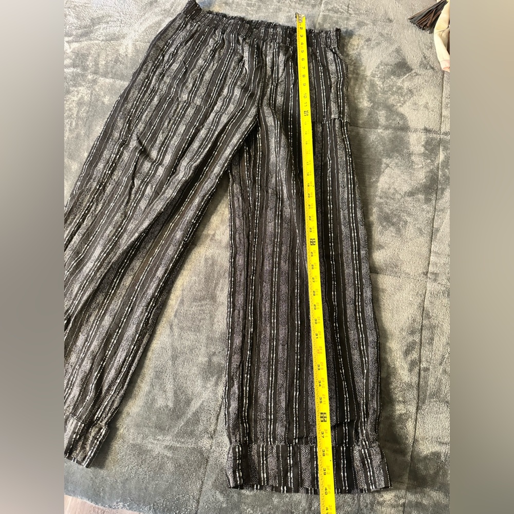 Time and Tru Black and Silver Patterned Pants